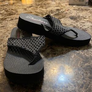 Sketchers Yoga Foam flip flops